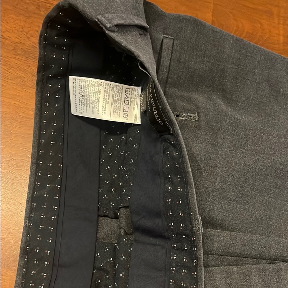 Like new! Banana Republic Men's Grey Pants - Picture 4 of 5